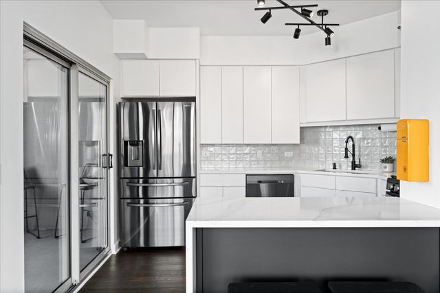 720 W RANDOLPH Street 503, Chicago, IL 60661