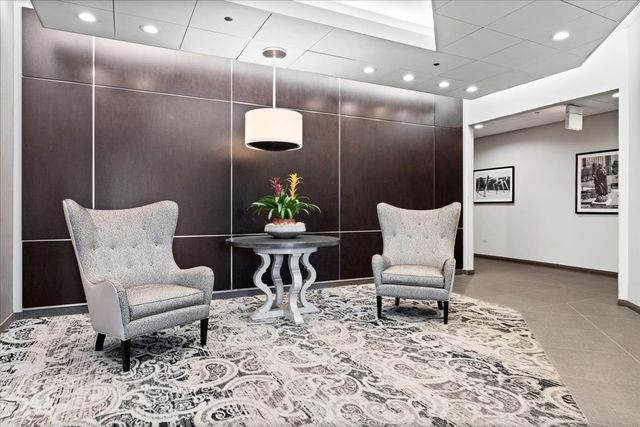 720 W RANDOLPH Street 503, Chicago, IL 60661