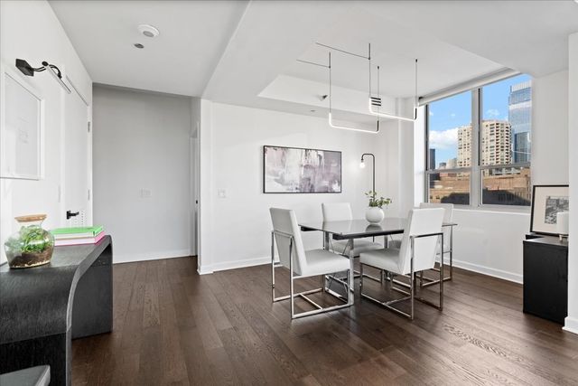 720 W RANDOLPH Street 503, Chicago, IL 60661