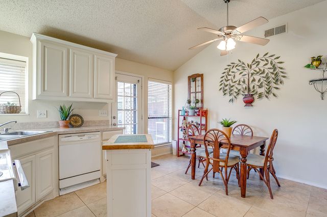 2428 Chestnut Way, Bedford, TX 76022