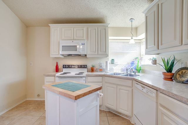 2428 Chestnut Way, Bedford, TX 76022