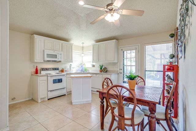 2428 Chestnut Way, Bedford, TX 76022