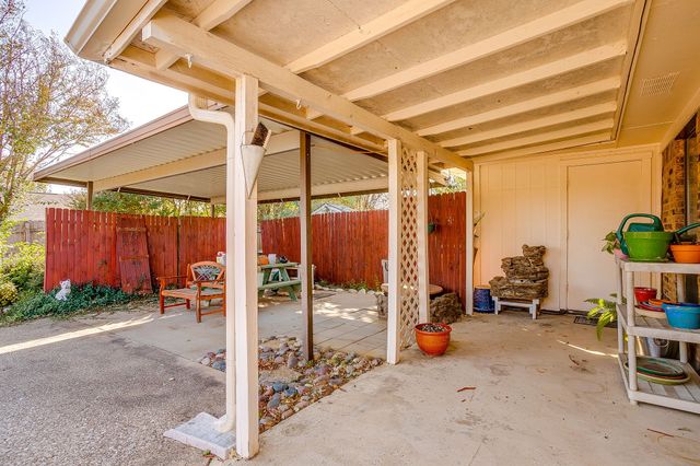 2428 Chestnut Way, Bedford, TX 76022