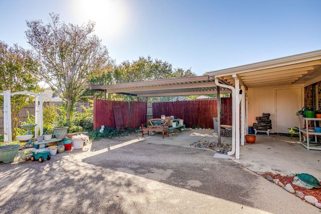 2428 Chestnut Way, Bedford, TX 76022