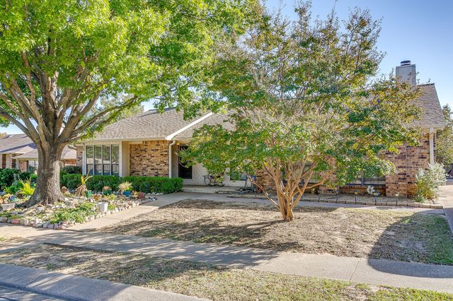 2428 Chestnut Way, Bedford, TX 76022