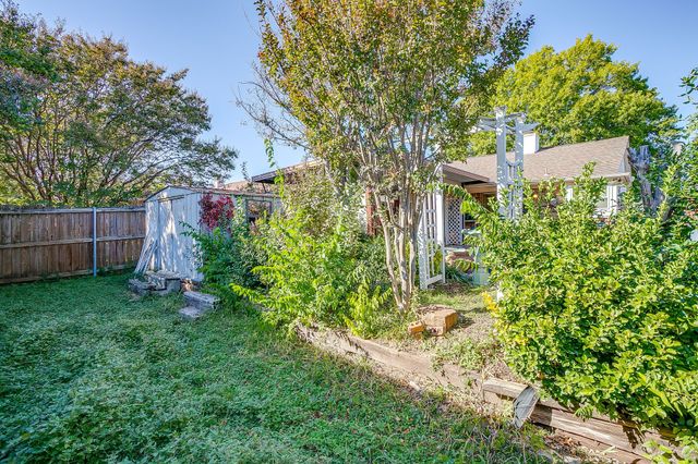 2428 Chestnut Way, Bedford, TX 76022