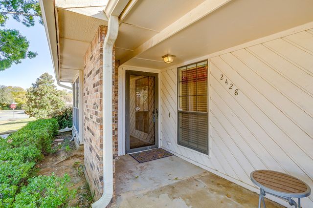 2428 Chestnut Way, Bedford, TX 76022