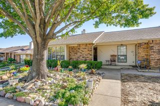 2428 Chestnut Way, Bedford, TX 76022