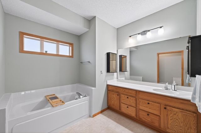 1099 Barclay Street, Saint Paul, MN 55106