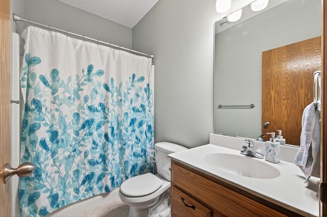 1099 Barclay Street, Saint Paul, MN 55106