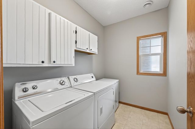 1099 Barclay Street, Saint Paul, MN 55106