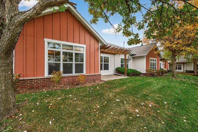 1099 Barclay Street, Saint Paul, MN 55106