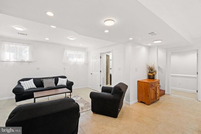 8808 LEONARD DR, Silver Spring, MD 20910