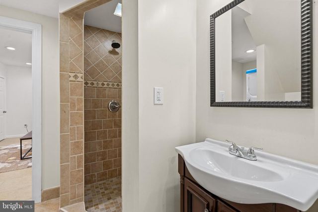 8808 LEONARD DR, Silver Spring, MD 20910