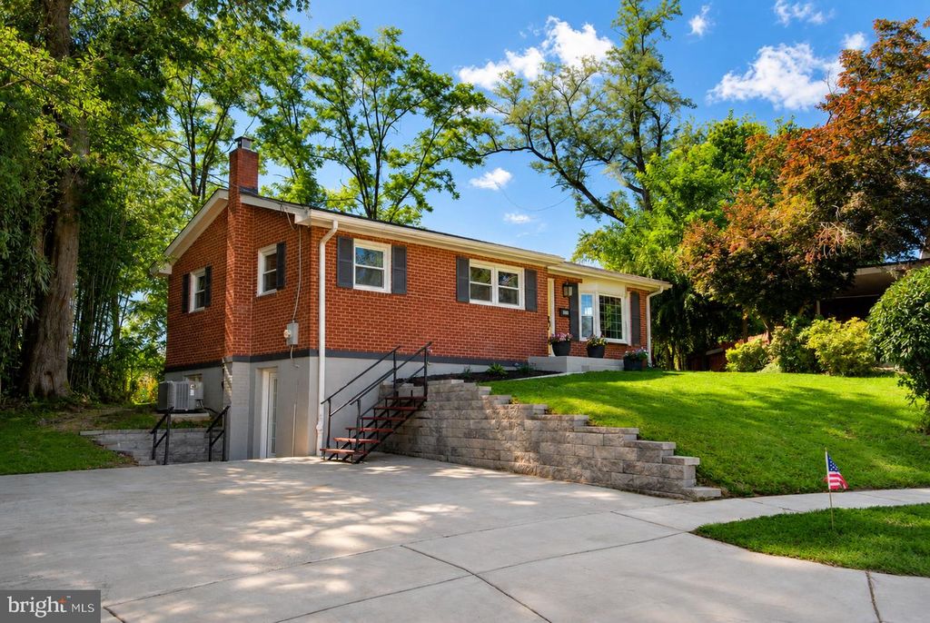 8808 LEONARD DR, Silver Spring, MD 20910