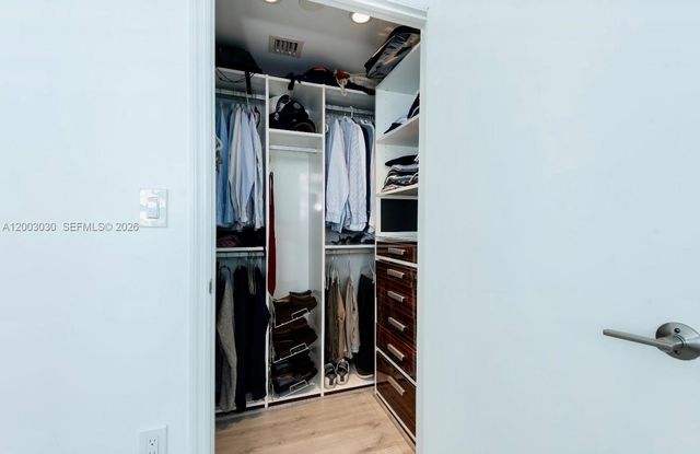 55 SE 6th St 3403, Miami, FL 33131