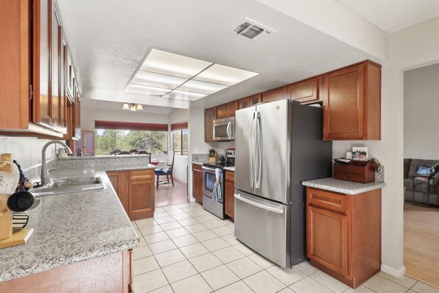 2544 Rio Bravo Cir, Sacramento, CA 95826