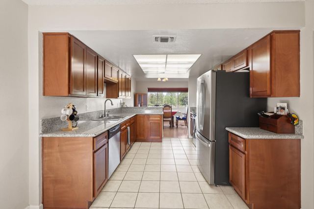 2544 Rio Bravo Cir, Sacramento, CA 95826