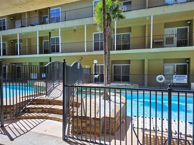 921 Marine Drive 304, Galveston, TX 77550