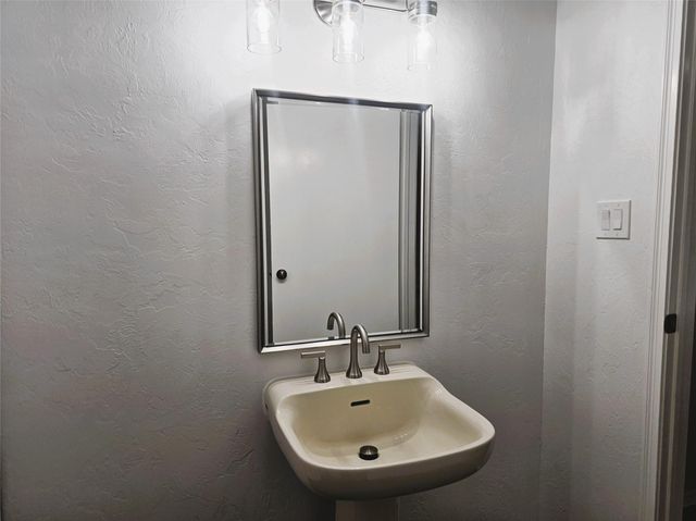 921 Marine Drive 304, Galveston, TX 77550