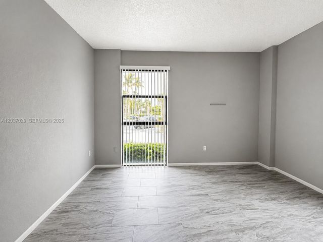 20505 E Country Club Dr 138, Aventura, FL 33180