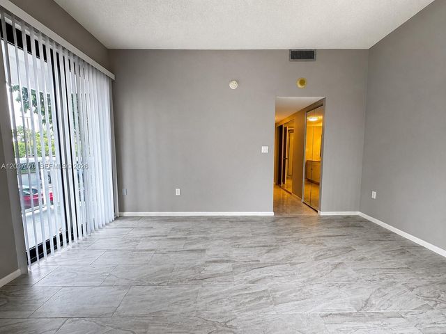 20505 E Country Club Dr 138, Aventura, FL 33180