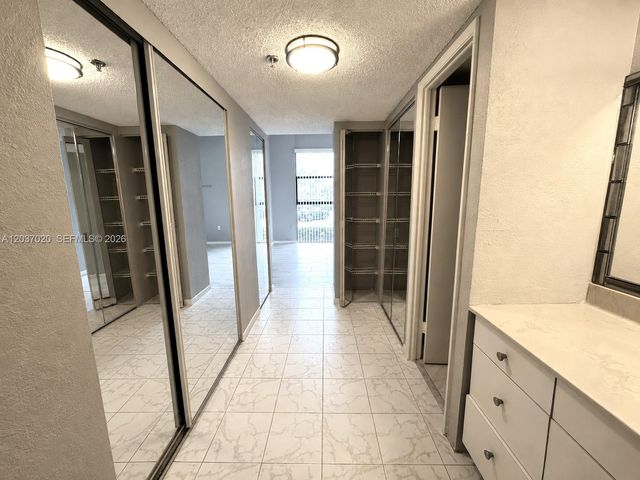 20505 E Country Club Dr 138, Aventura, FL 33180