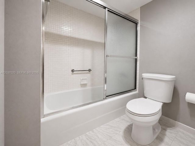 20505 E Country Club Dr 138, Aventura, FL 33180