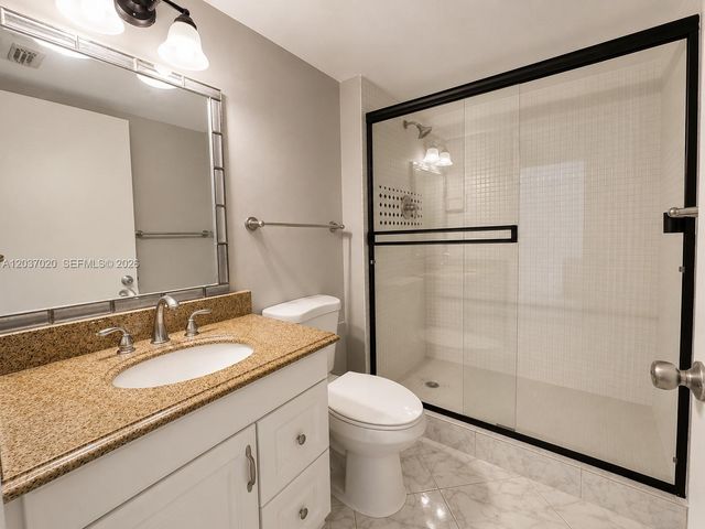 20505 E Country Club Dr 138, Aventura, FL 33180
