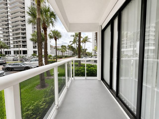 20505 E Country Club Dr 138, Aventura, FL 33180