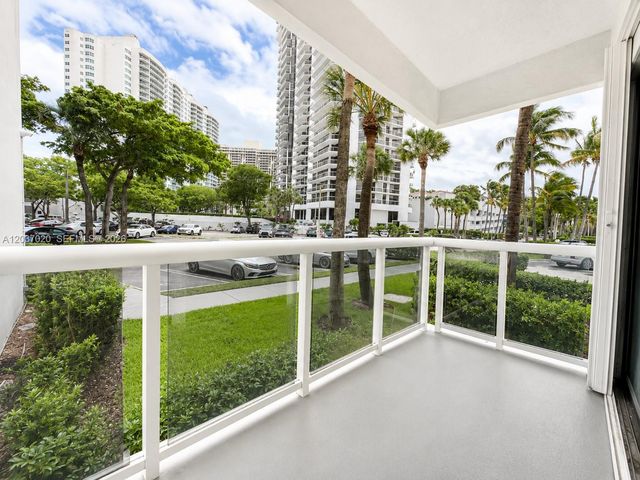 20505 E Country Club Dr 138, Aventura, FL 33180