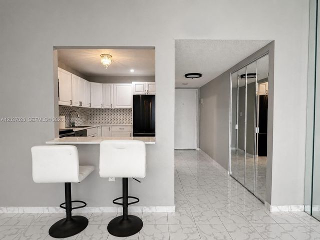 20505 E Country Club Dr 138, Aventura, FL 33180
