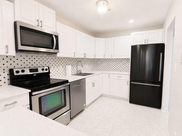 20505 E Country Club Dr 138, Aventura, FL 33180