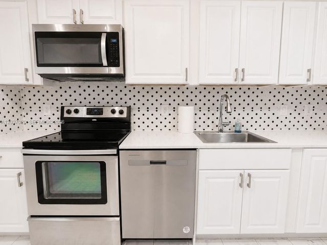 20505 E Country Club Dr 138, Aventura, FL 33180