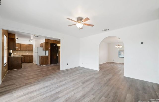 4426 BAYLISS ST, San Antonio, TX 78233