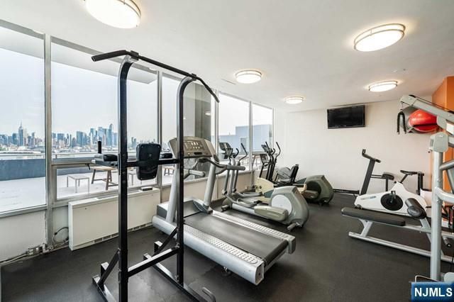 6050 Boulevard East 6D, West New York, NJ 07093