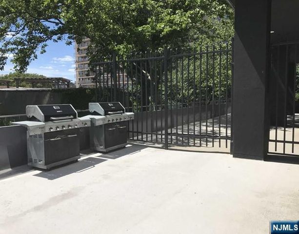 6050 Boulevard East 6D, West New York, NJ 07093