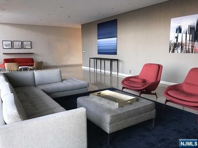 6050 Boulevard East 6D, West New York, NJ 07093
