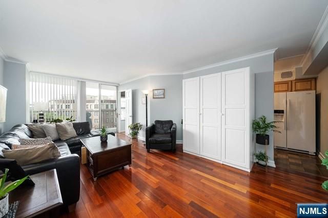 6050 Boulevard East 6D, West New York, NJ 07093