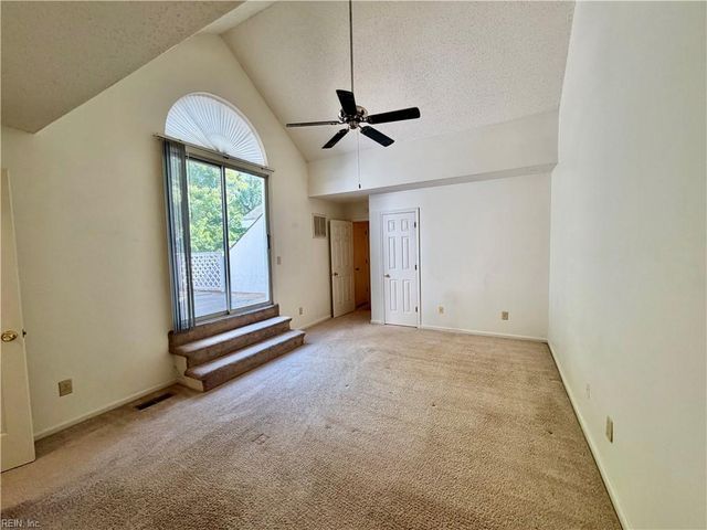 712 Inlet Quay Apt H, Chesapeake, VA 23320