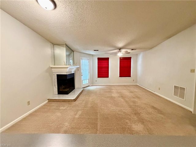 712 Inlet Quay Apt H, Chesapeake, VA 23320