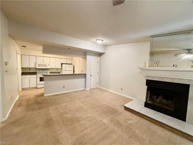 712 Inlet Quay Apt H, Chesapeake, VA 23320