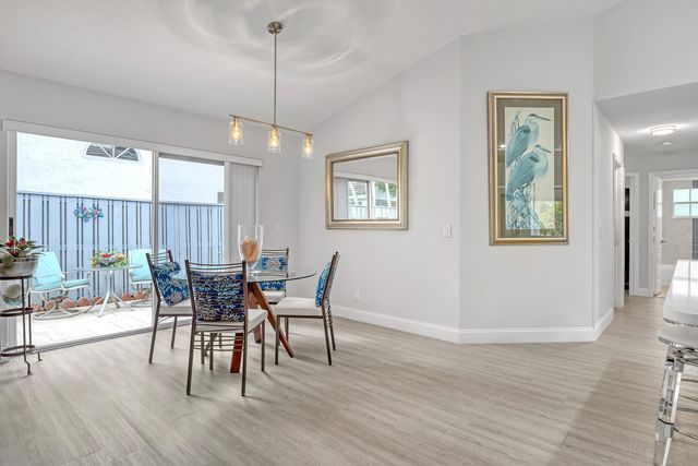 24 Admirals Court, Palm Beach Gardens, FL 33418
