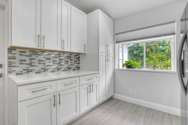 24 Admirals Court, Palm Beach Gardens, FL 33418