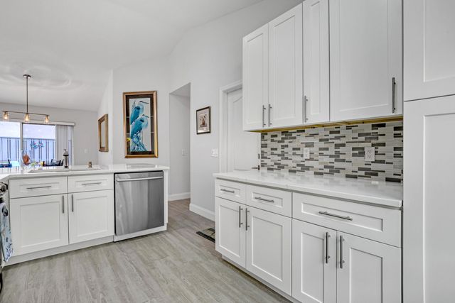 24 Admirals Court, Palm Beach Gardens, FL 33418