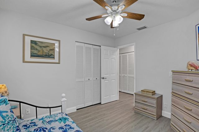 24 Admirals Court, Palm Beach Gardens, FL 33418