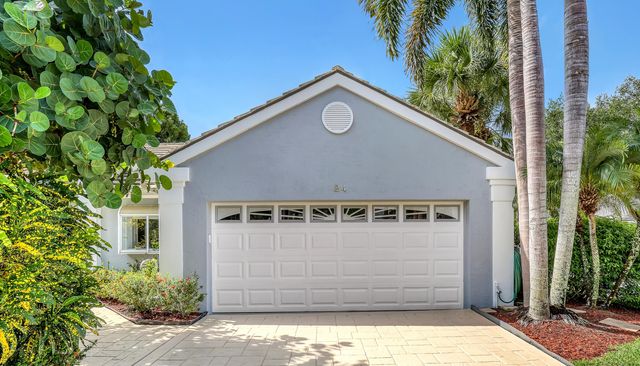 24 Admirals Court, Palm Beach Gardens, FL 33418