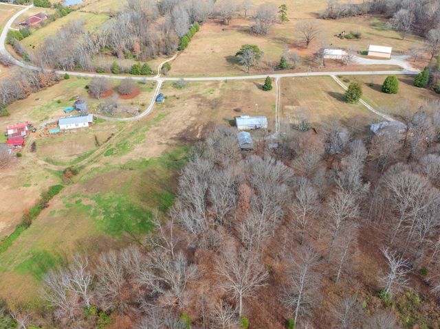 416 HANEY SCHOOL RD, Decaturville, TN 38329