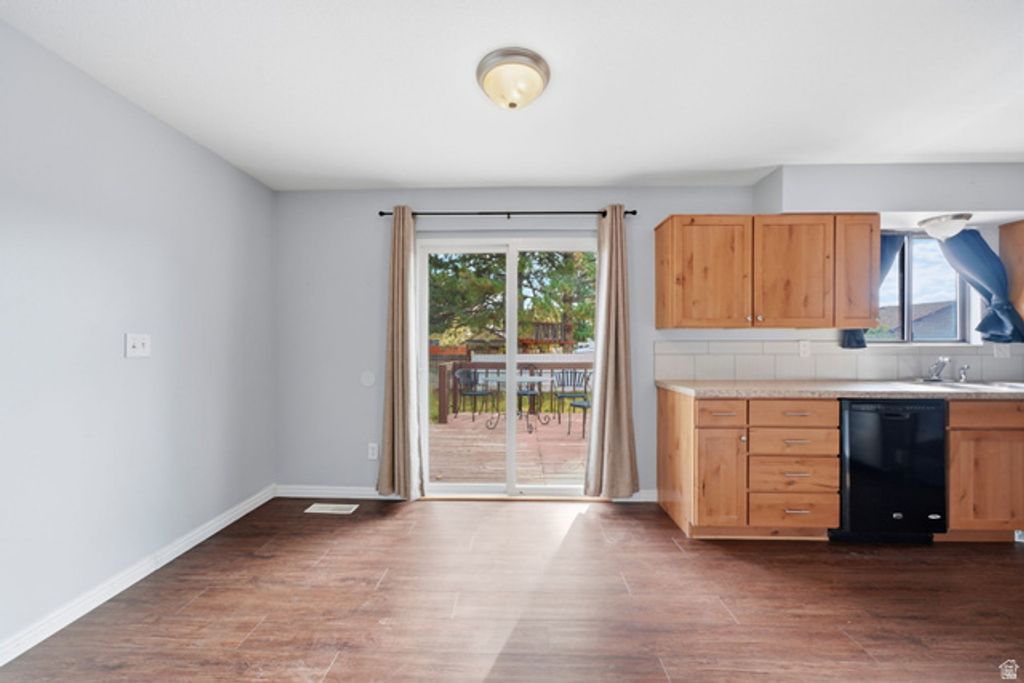 755 BARLOW ST, Clearfield, UT 84015 — photo 2