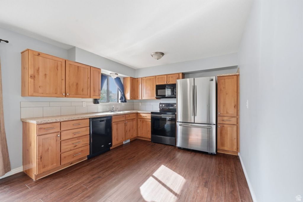 755 BARLOW ST, Clearfield, UT 84015 — photo 4